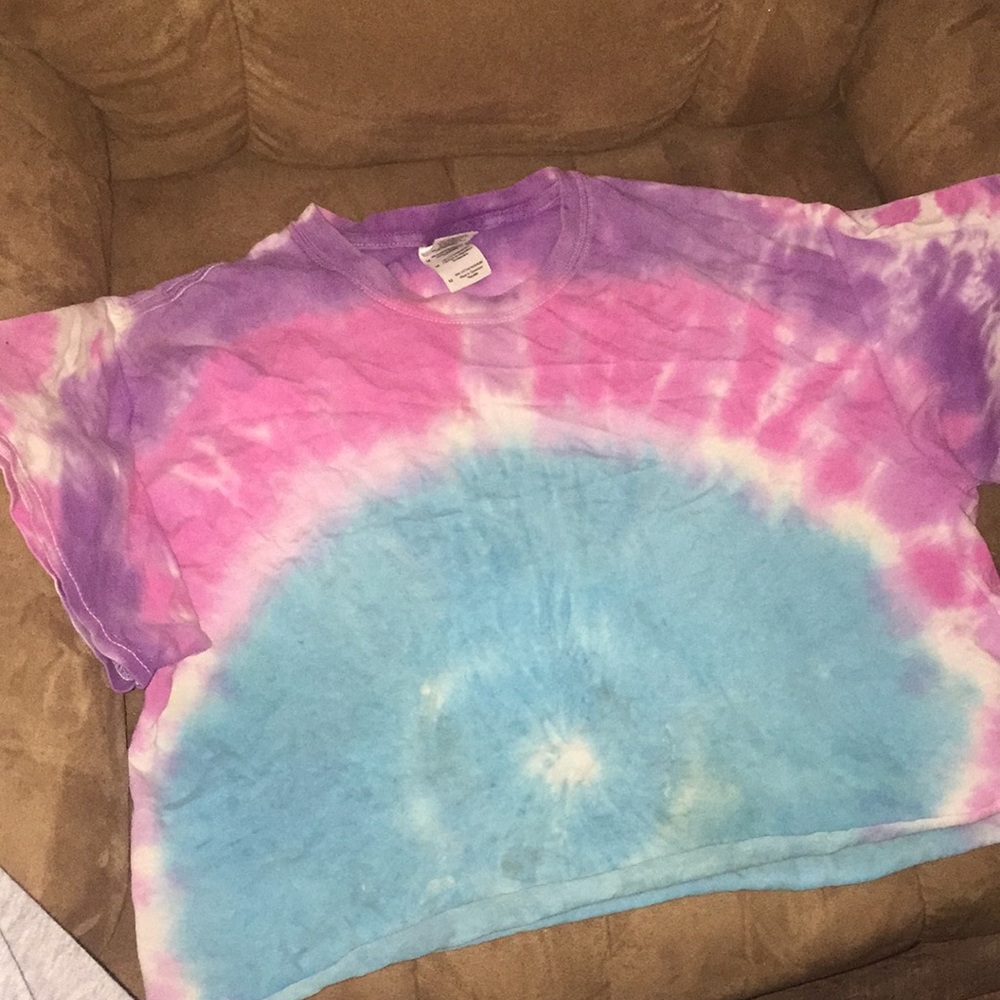 A Crop Tie-dye shirt